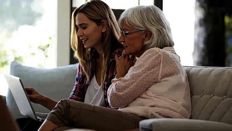 Cuidados para idosos (Thinkstock)