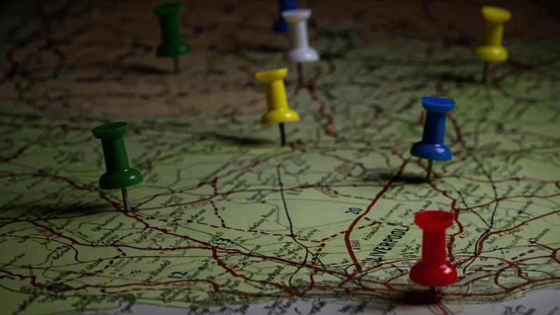 Ferramentas de IA conseguem estimar a localização de imagens analisando apenas elementos visuais presentes na fotografia (Studio-Annika/Thinkstock)