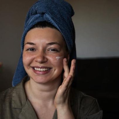 Como adaptar a rotina de skincare da gestação ao pós-parto