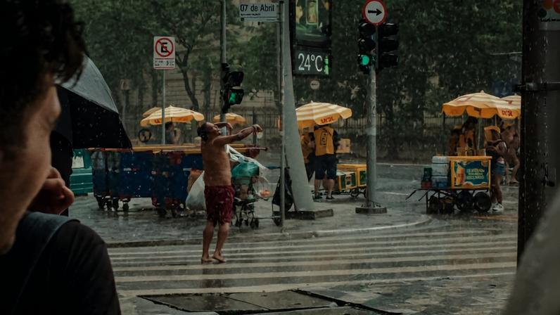 São Paulo terá semana com céu nublado, temperaturas amenas, nevoeiros e chance de chuva fraca e ocasional.