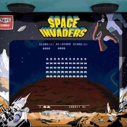 Space Invaders transforma os fliperamas em fenômeno mundial