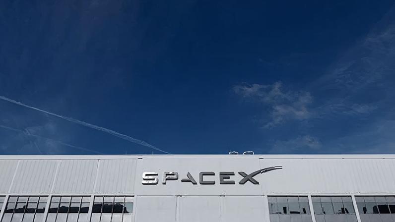 Prédio da SpaceX, em Hawthorne, Califórnia, EUA, em abril de 2026