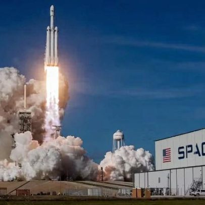SpaceX sobe na Nasdaq e Elon Musk se torna o primeiro trilionário