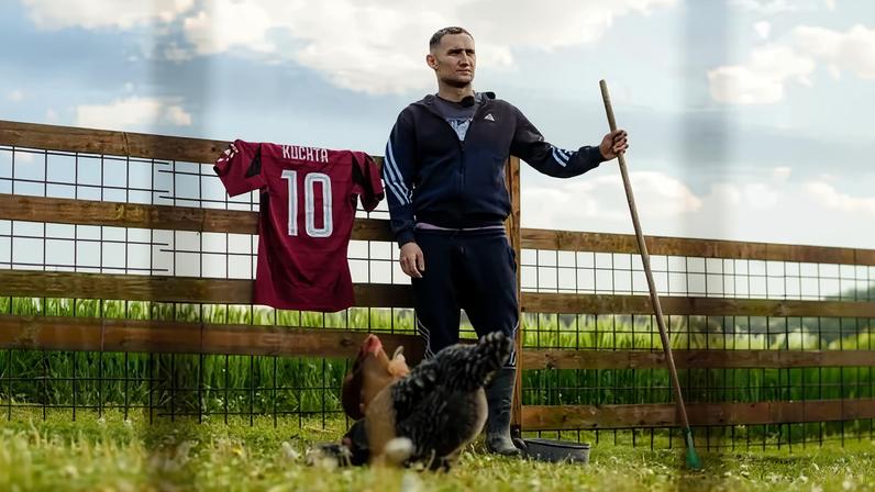 Jan Kuchta em anúncio feito pelo clube quando retornou à República Tcheca — Foto: Divulgação/Sparta Praga