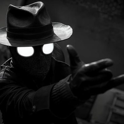 Spider Noir prioriza fórmulas de heróis em detrimento da profundidade narrativa