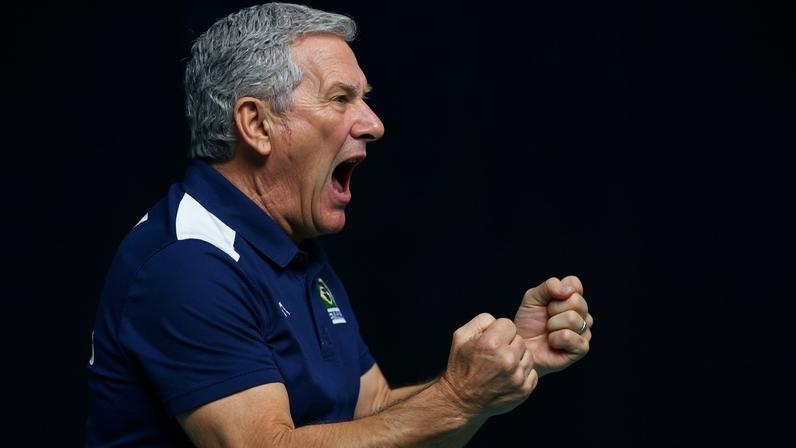 O técnico José Roberto Guimarães