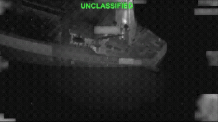 Militares americanos atacam navio nas proximidades do Estreito de Ormuz