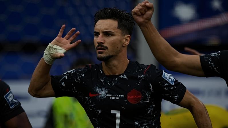 Stephen Eustaquio celebra gol do Canadá contra a África do Sul