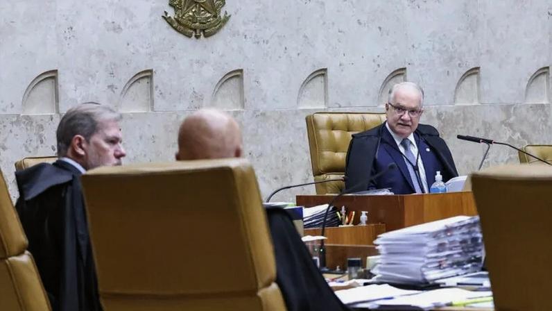 Os casos foram pautados pelo presidente do tribunal, ministro Edson Fachin, na conclusão do 1º semestre do ano judiciário