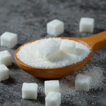 Excluir completamente o açúcar da dieta pode não ser benéfico, aponta estudo
