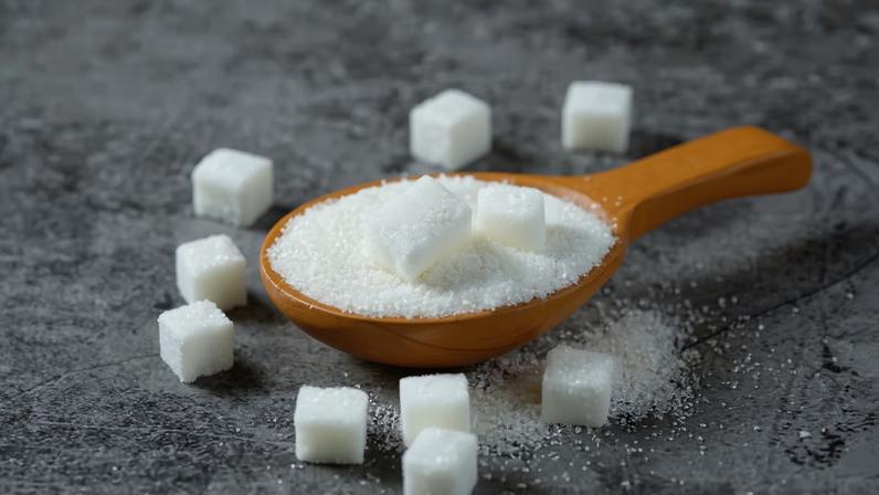 Existem vários tipos de açúcar, mas o que mais utilizamos para consumo é baseado na sacarose, o nosso açúcar de mesa