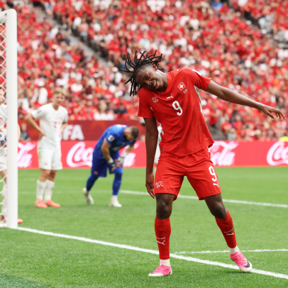 Suíça bate Canadá e avança como líder do Grupo B