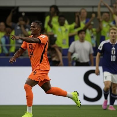 Autor do gol da Holanda na Copa revela Neymar como ídolo