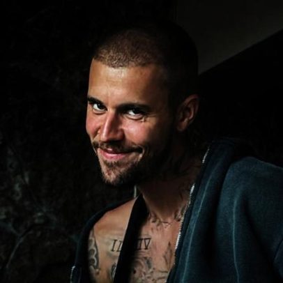 Filho de Justin Bieber prova doce brasileiro pela primeira vez