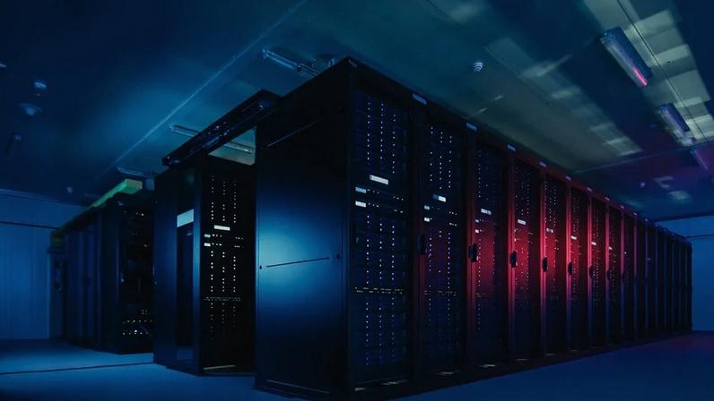 Saiba como funciona um supercomputador e sua importância para a tecnologia moderna (imagem: Gorodenkoff/Getty Images)