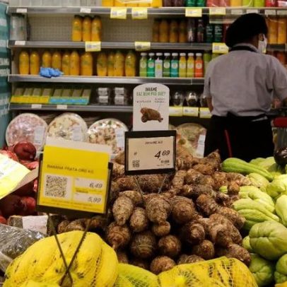 Alimentos e conta de luz voltam a pesar no orçamento dos brasileiros, aponta IBGE