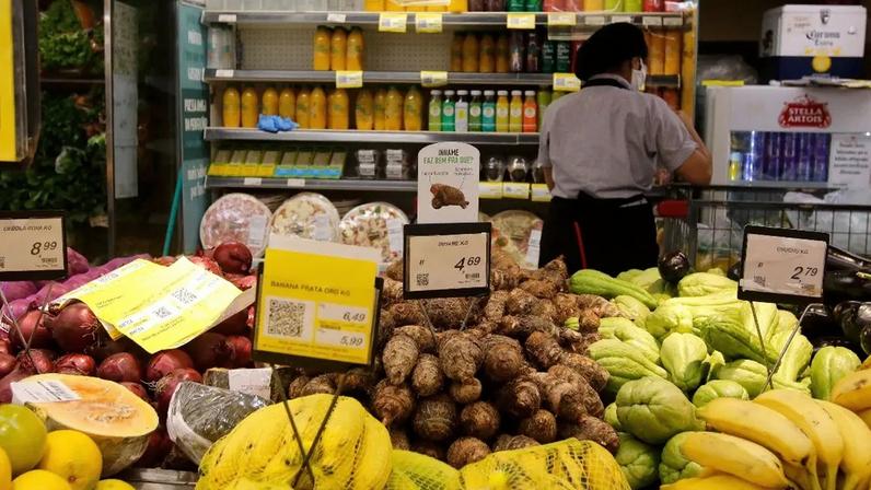 Prévia da inflação medida pelo IPCA-15 teve alta de 0,41%. No acumulado de 12 meses, já estoura o teto da meta. (Foto: Tânia Rêgo/Agência Brasil)