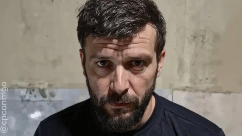 imagem colorida homem suspeito de homicidio apos critica por visual roqueiro