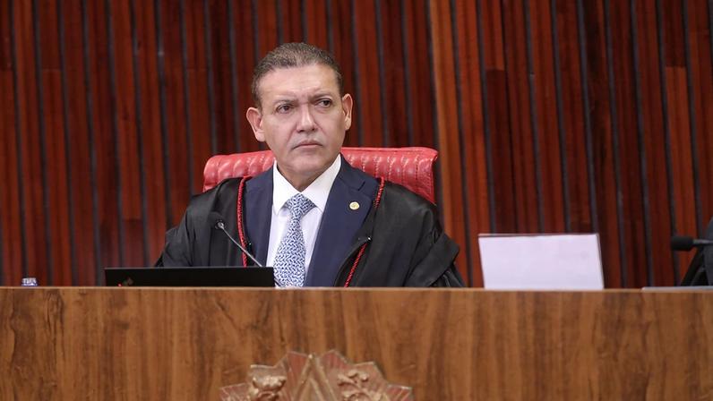 TSE suspende pesquisa eleitoral sobre Flávio Bolsonaro e aponta motivos