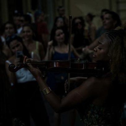 Carioca mistura música clássica com funk em seu estilo