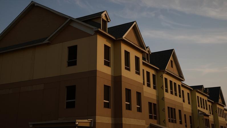 Novas moradias sendo construídas em Livingston, Nova Jersey, nos EUA