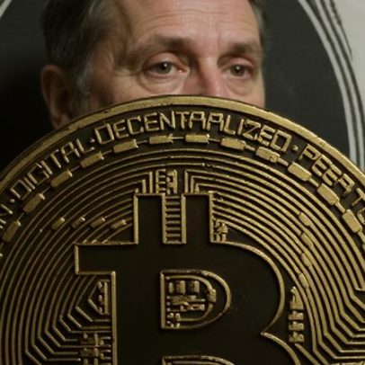Bitcoin recua e cai para US$ 65 mil pela primeira vez desde março