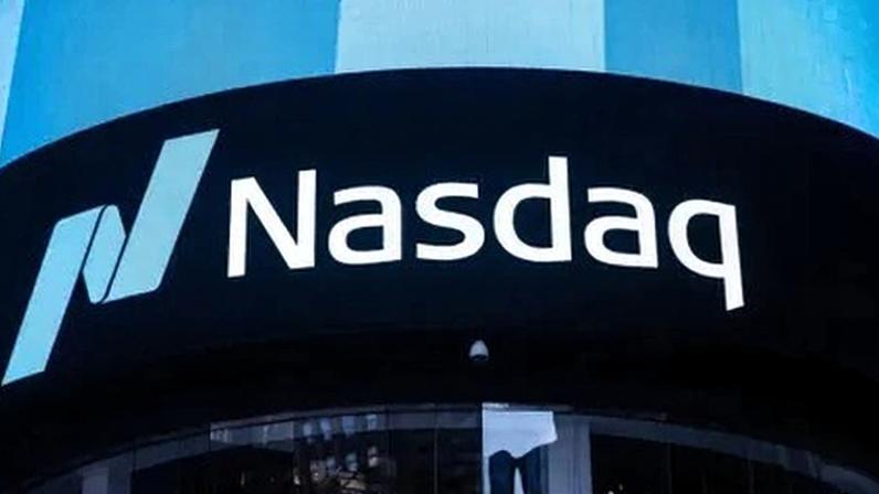 O logotipo da Nasdaq na sede da Nasdaq Market em Times Square, na cidade de Nova York, EUA