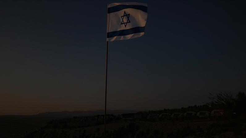 Bandeira israelense na Cisjordânia ocupada por Israel