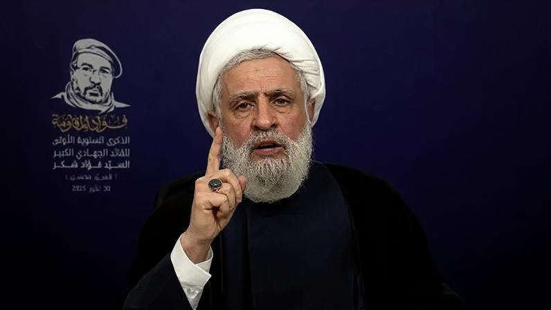 Líder do Hezbollah Naim Qassem em discurso na TV