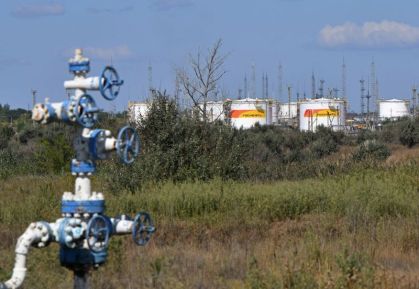 Tanques de combustível fora da cidade de Neftegorsk, na região de Samara, Rússia