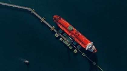 Navio petroleiro no terminal de distribuição da Petrobras em São Sebastião