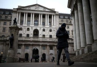 Banco da Inglaterra mantém juros estáveis enquanto monitora impactos da guerra