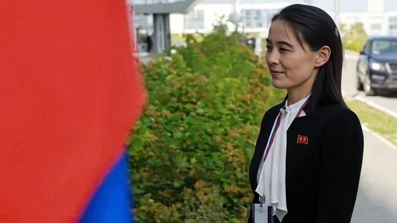Kim Yo Jong chega para reunião na Rússia