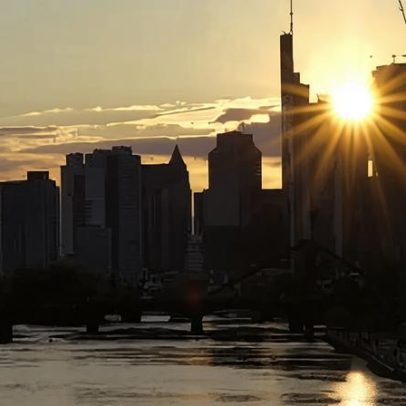 Setor privado da zona do euro encolhe pelo terceiro mês seguido em junho