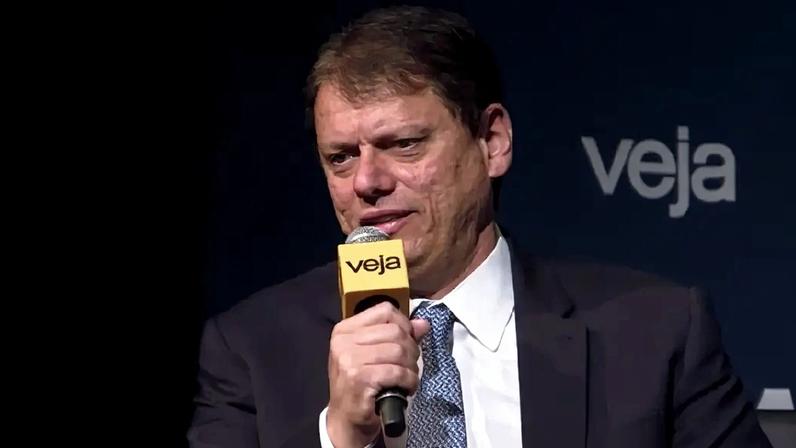 O governador de São Paulo, Tarcísio de Freitas (Republicanos), em entrevista durante o VEJA Fórum Rumos do Brasil -- 15/06/2026 (Reprodução/VEJA)