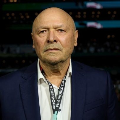 Técnico tcheco promete convocar atletas melhores após queda na Copa