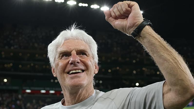 Técnico Hugo Bross celebra vaga histórica da África do Sul na Copa