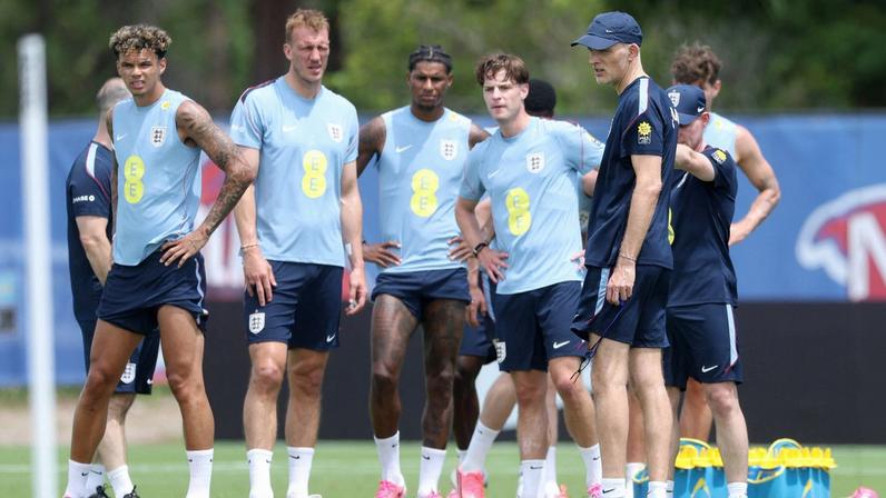 Treinador da Inglaterra, Thomas Tuchel em treino (Foto: Richard Pelham/Getty Images/AFP)