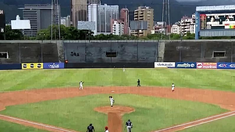 Terremoto na Venezuela interrompe partida de beisebol e gera caos