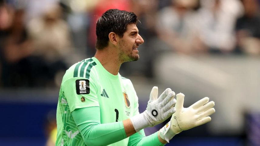 Thibaut Courtois, goleiro da Bélgica, durante jogo contra o Irã na Copa do Mundo