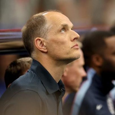 Técnico da Inglaterra reclama de fotógrafos durante hino na Copa