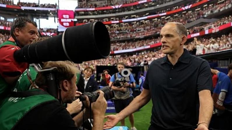 Thomas Tuchel, técnico da Inglaterra, reclama do posicionamento dos fotógrafos que registram os jogos da Copa do Mundo 2026