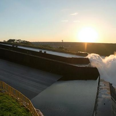 Vertedouro de Itaipu é aberto pela primeira vez em sete meses