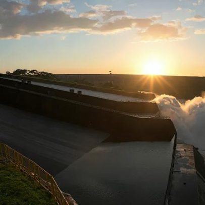Vertedouro de Itaipu é aberto pela primeira vez em sete meses