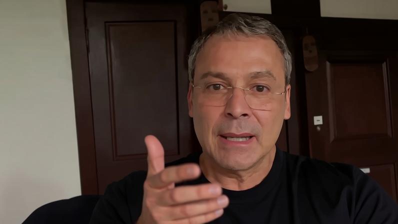 Lindbergh Farias acusa Flávio Bolsonaro de conspirar por novo tarifaço dos EUA