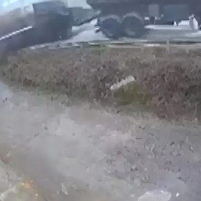 Nuvem de carvão encobre BR-040 após acidente com carreta