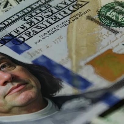 Dólar sobe no Brasil após dados da economia dos EUA