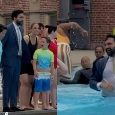 Prefeito de Nova York mergulha na piscina de terno e gravata