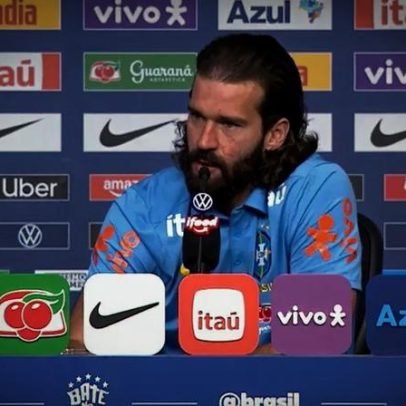 Alisson minimiza recorde pela terceira Copa e mira grupo dos campeões