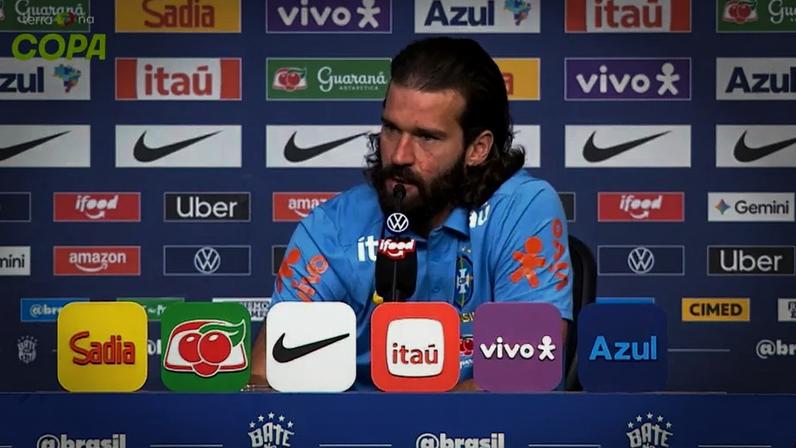 Alisson minimiza recorde pela terceira Copa e mira grupo dos campeões